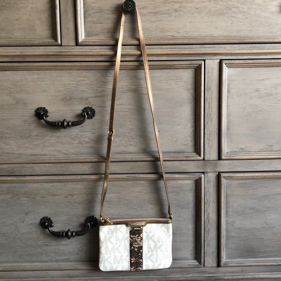 NWOT Michael Kors Small Crossbody Pouch - Picture 2 of 8